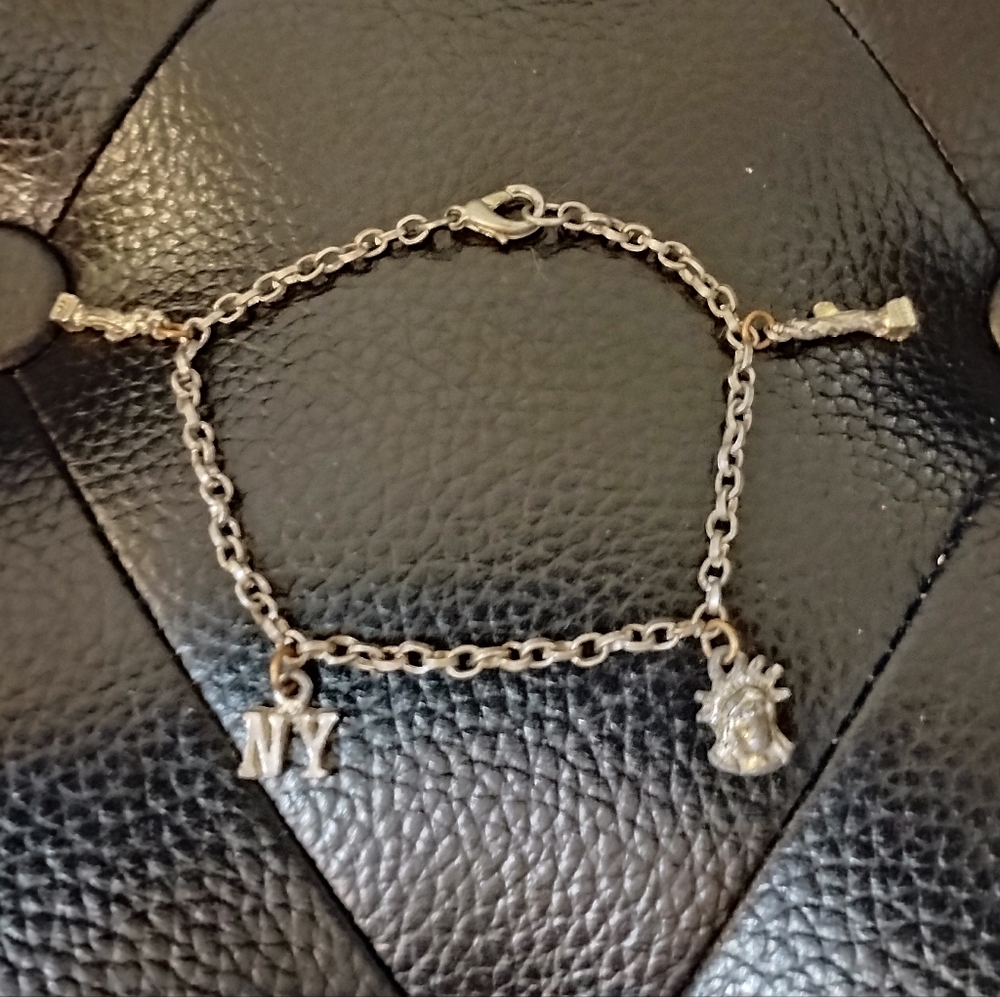 Silverton 4 Charms Bracelet with NY and Statue of Liberty Charms Vintage
